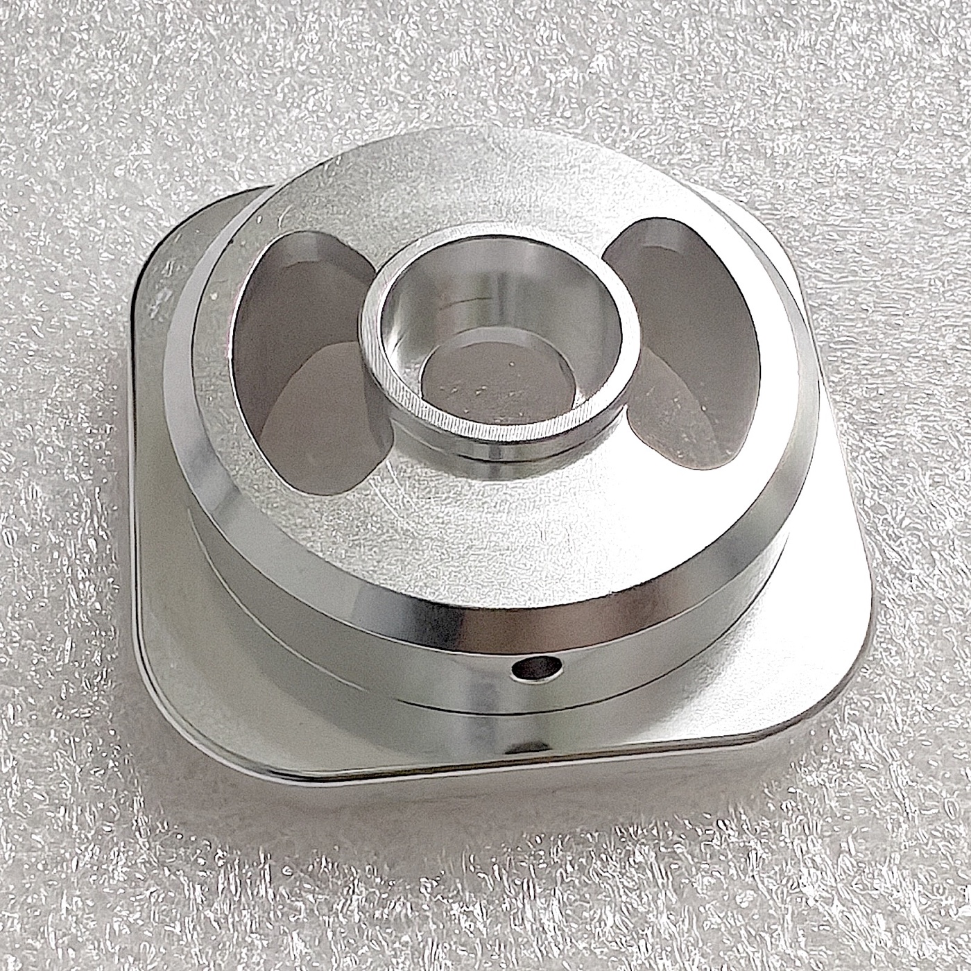 Custom-machined aluminum ion source structural component