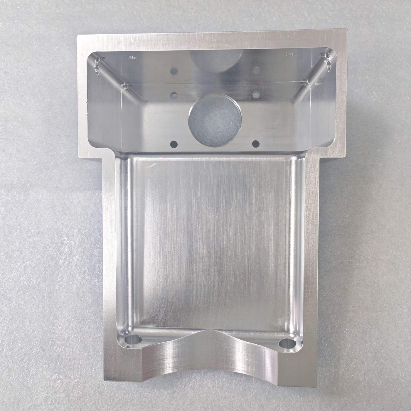 Custom mass spectrometry vacuum chamber with machined internal cavity